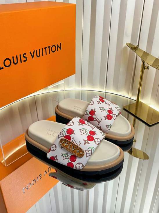 Picture of Louis Vuitton Slippers _SKULVsz35-41mnq1219487